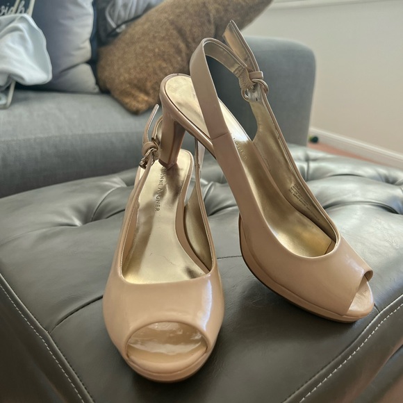 Etienne Aigner patented nude sling back platform sandal . - Picture 2 of 2